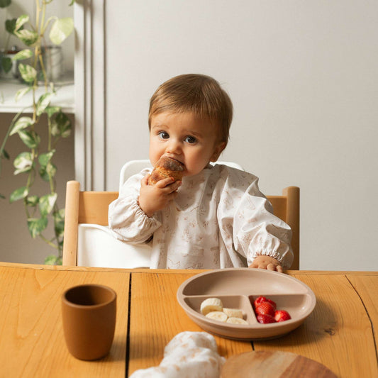 Trois Kilos Sept: PU Apron Bib – Wonderfull Beige (34 x 40 cm)