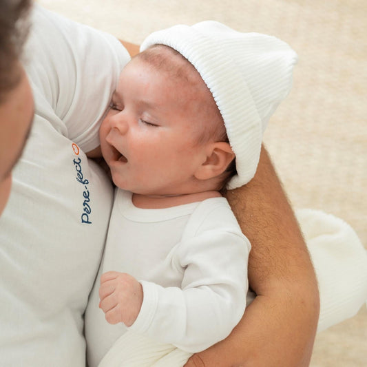 Trois Kilos Sept Newborn Hat &Gloves – White