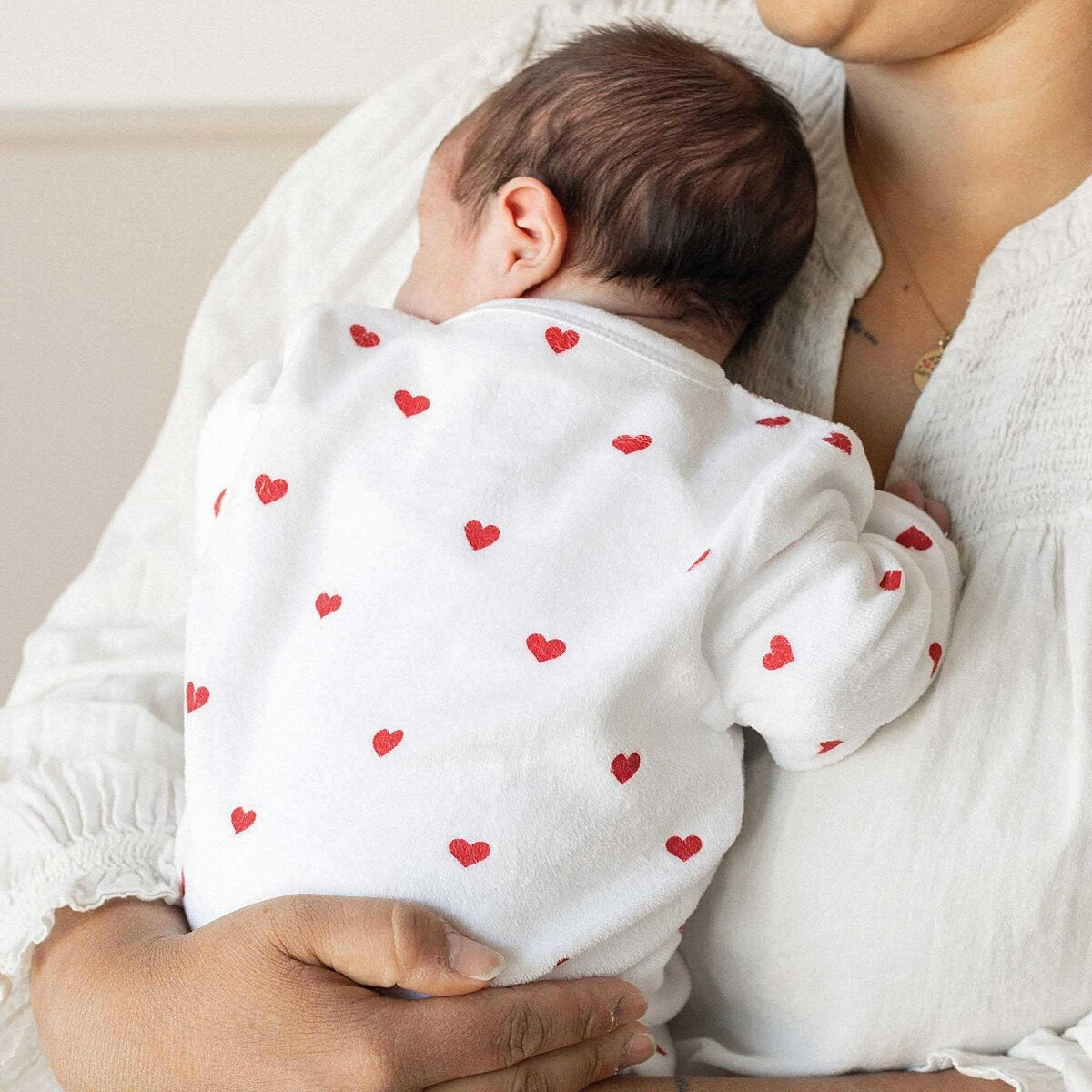 Trois Kilos Sept Long-Sleeve Sleepsuit – Red Hearts (3 Months)