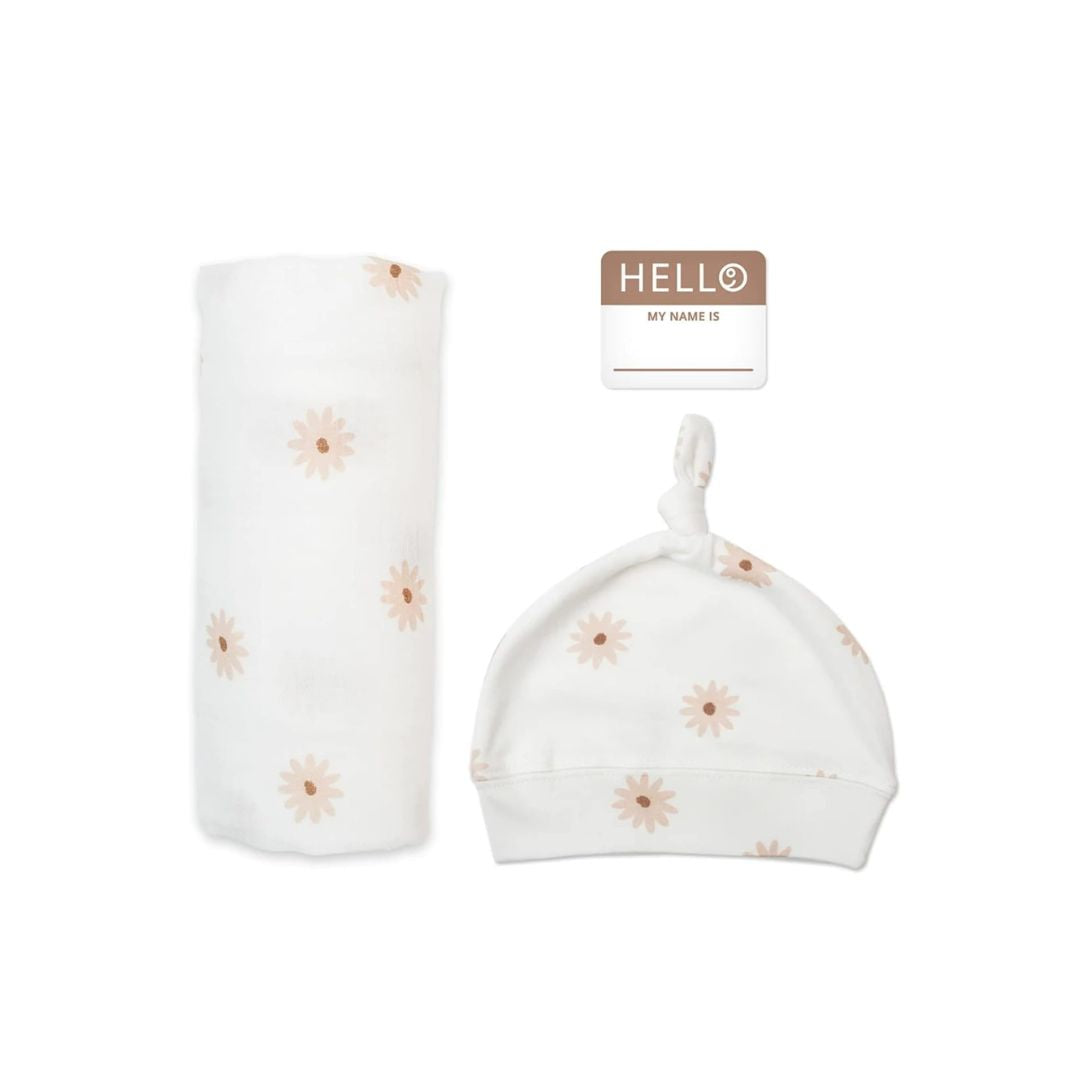 Lulujo Birth Announcement Hat & Swaddle Blanket Set (Daisies)