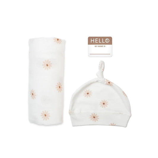 Lulujo Birth Announcement Hat & Swaddle Blanket Set (Daisies)