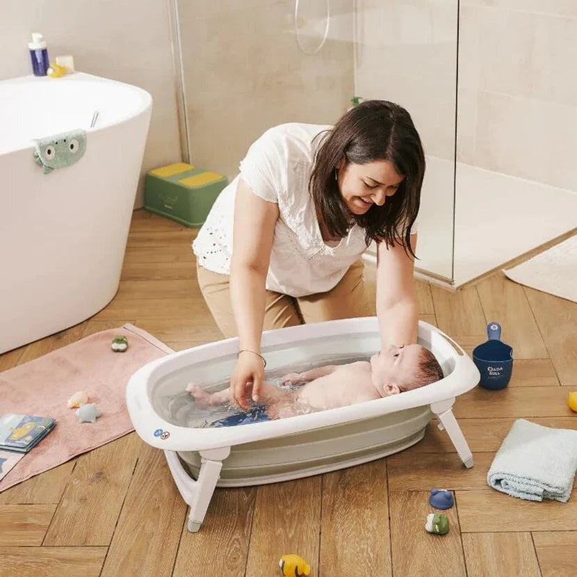 Foldable baby bathtub