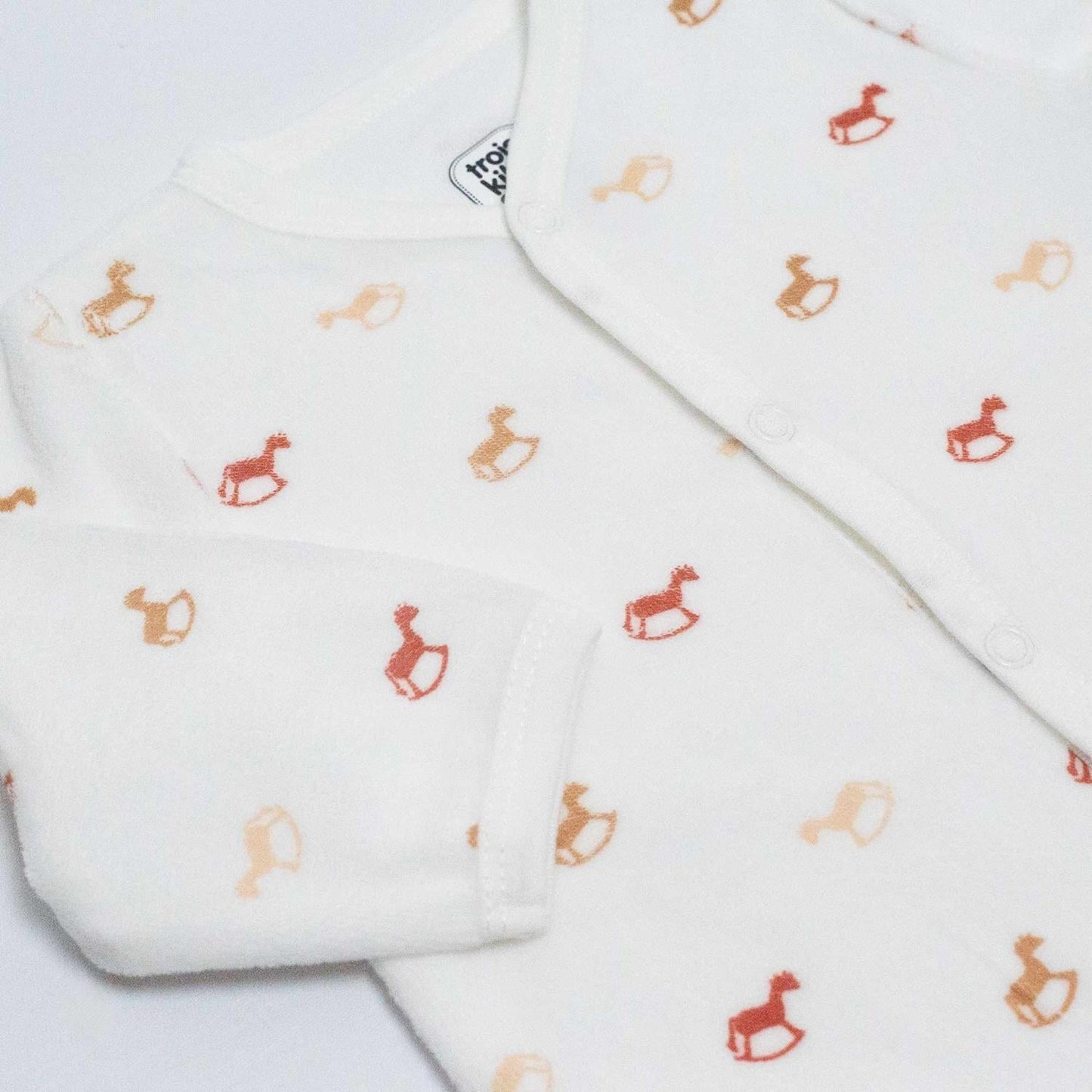 Trois Kilos Sept Horse Rocker Footed Sleepsuit – Ecru (6 Months)