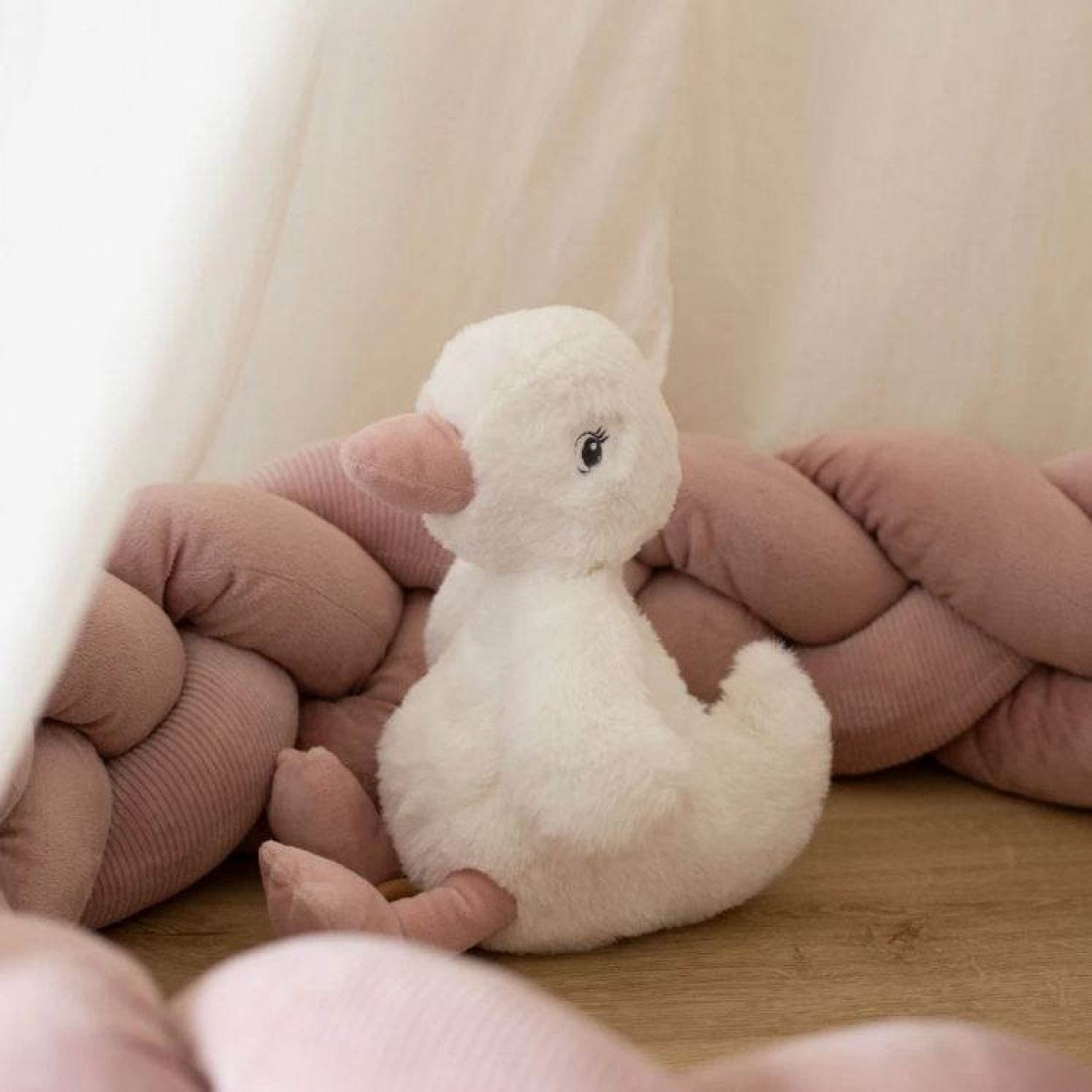 Trois Kilos Sept Musical Goose Plush – White & Powder Pink (25 cm)
