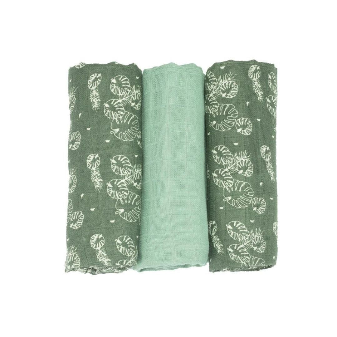 A set of three green and white leaf-patterned muslin swaddles for babies by Trois Kilos Sept, sized 70x70cm.