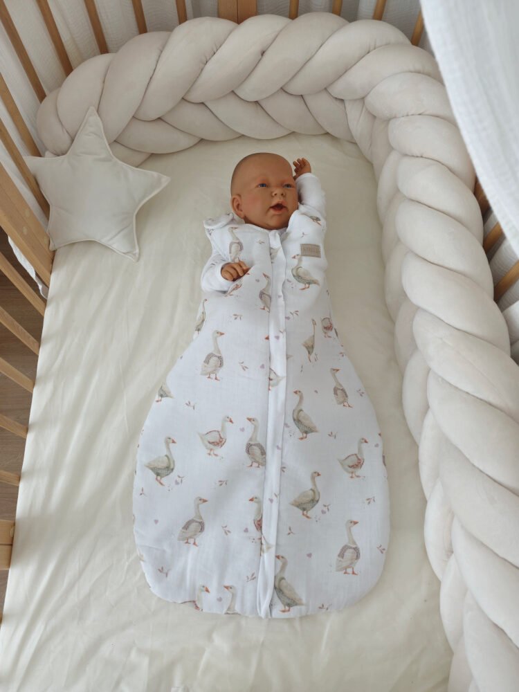 Koell: Muslin Baby Sleeping Bag for Crib - Geese on White